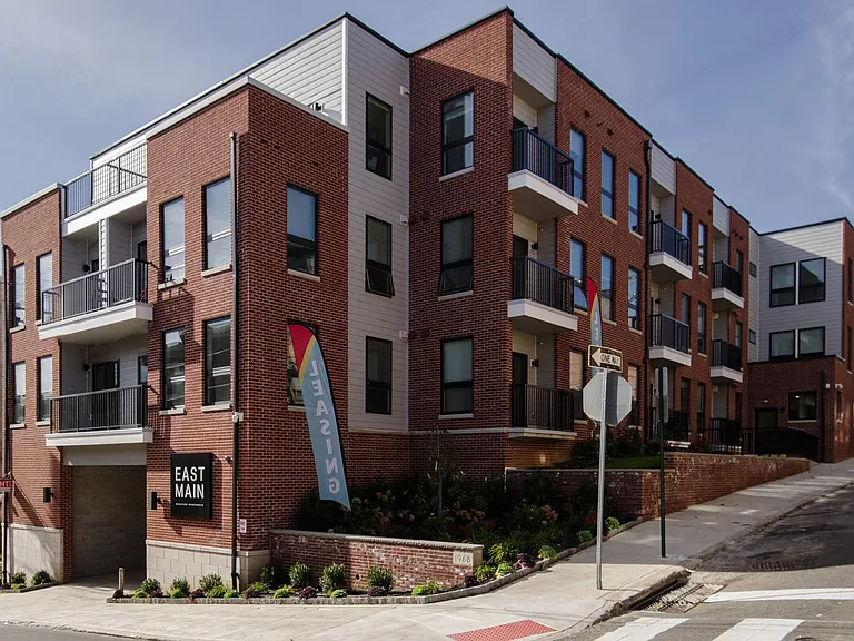 East Main Manayunk Apartments — Photo 26