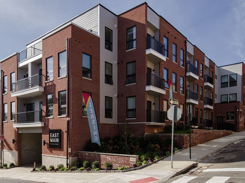 2nd image of 140 Green Ln Unit 203