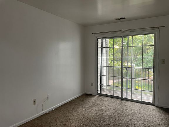 2nd image of 324 Waterford Dr #324