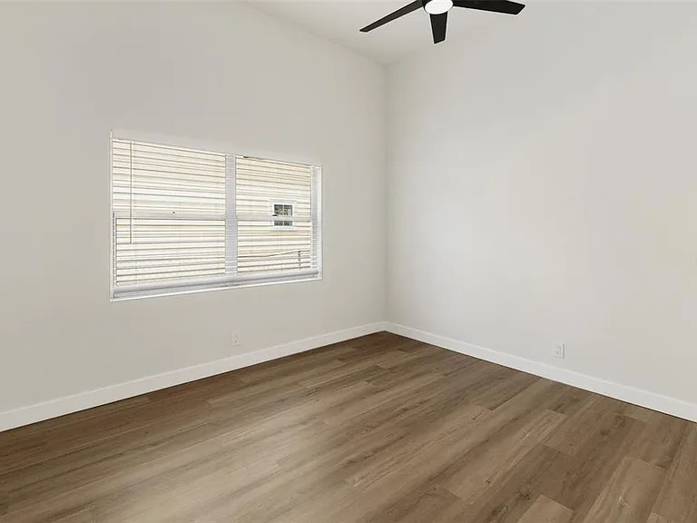 2329 W Beach St — Photo 24