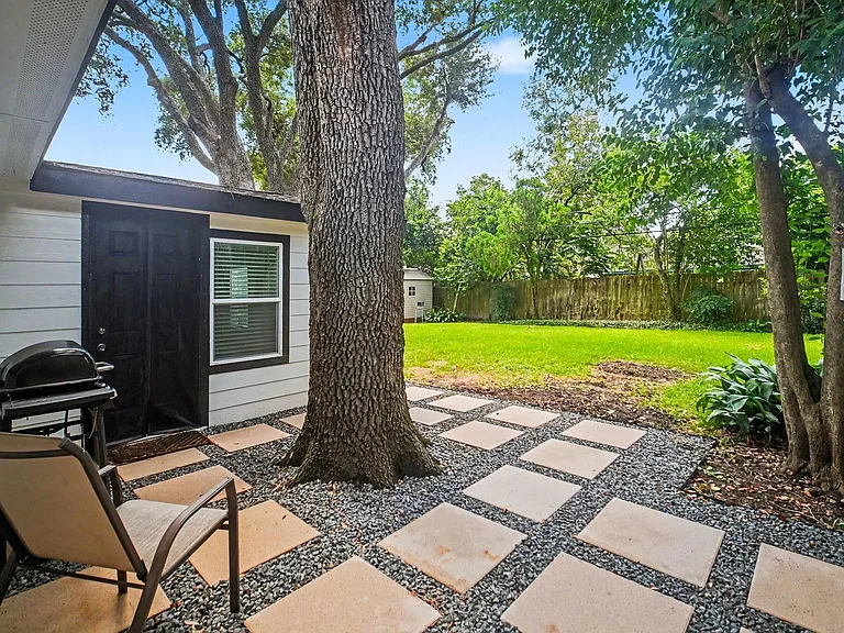 9323 Meadowbriar Ln — Photo 37