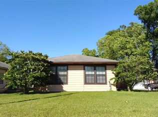 2200 Owens Ave, Groves, TX 77619