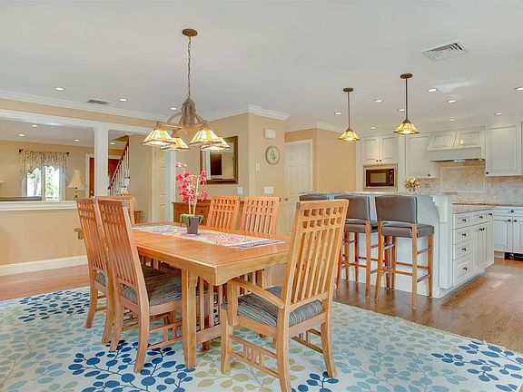 5th image of 52 Glen Cove Dr