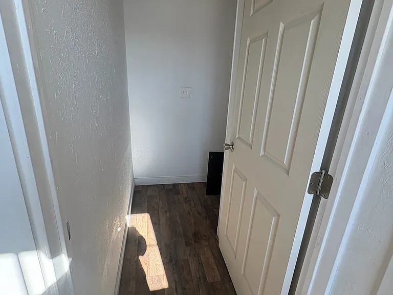 111 W Grand St #B — Photo 6