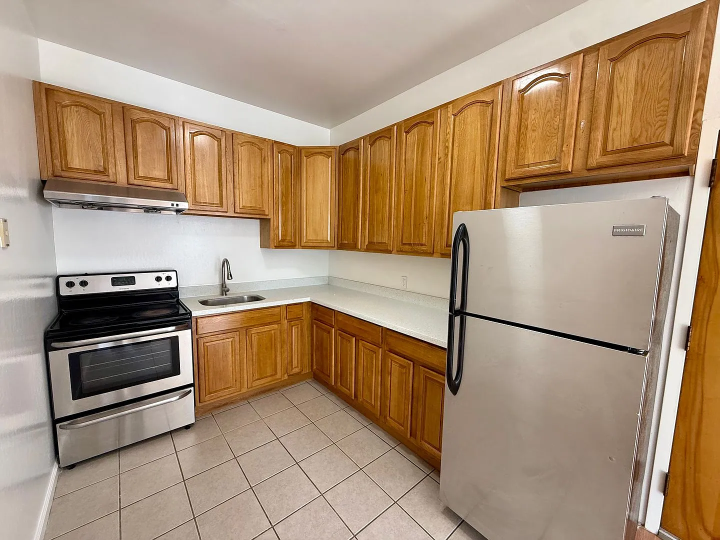 Chinatown One Bedroom w/ Updated Kitchen & Bath! — Photo 4