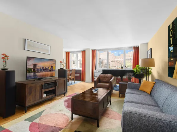 77 7th Avenue image 1 of 9