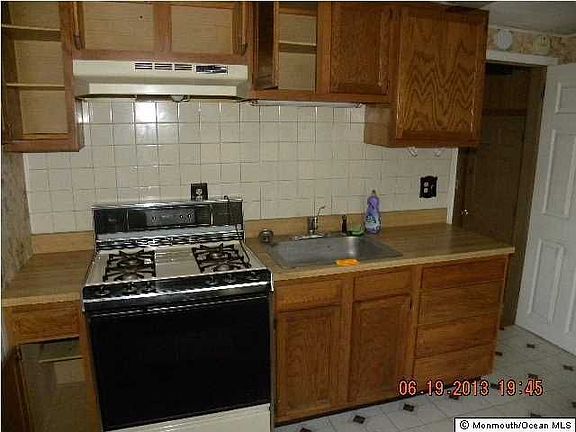 2nd image of 834 Lynnwood Ave