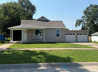 905 Miami St, Hiawatha, KS 66434