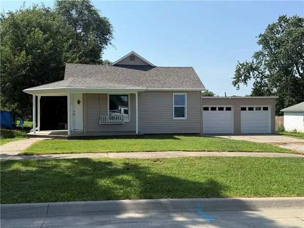 905 Miami St, Hiawatha, KS 66434