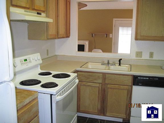 3rd image of 4002 Trotwood Trl