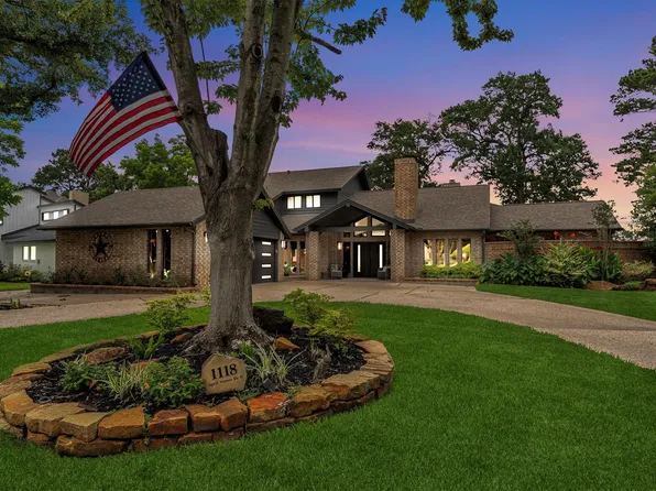 1118 April Waters Dr N, Montgomery, TX 77356