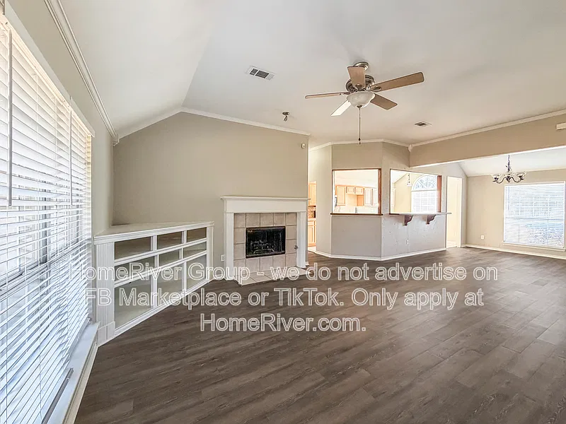3 bed, 2.0 bath, 1707 sqft, $2,490 — Photo 4