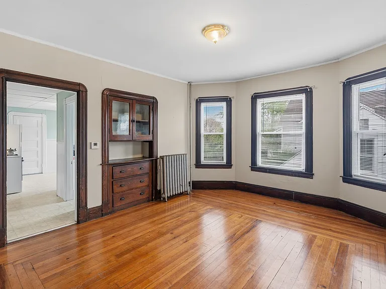 43 Elmdale St — Photo 3