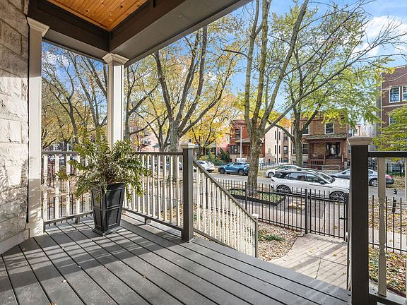 3rd image of 1252 W Carmen Ave