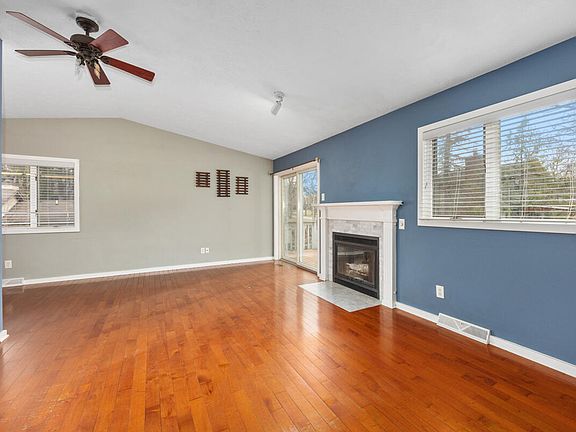 3rd image of 3930 Winewood Ct SE