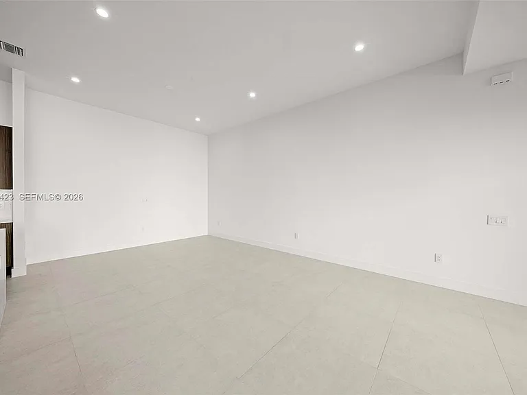 5718 Ashwood Cir W — Photo 28