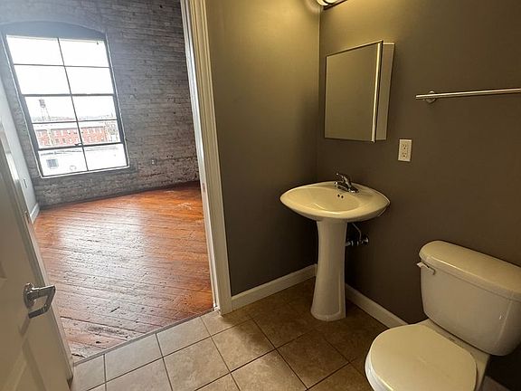 5th image of 315 Lynn St APT 304