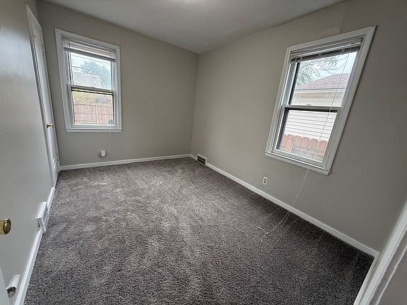 4th image of 23715 Cayuga Ave