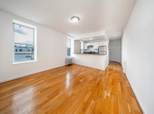 36-05 Vernon Blvd #R3, Astoria, NY 11106