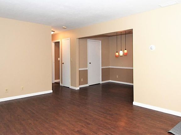 3rd image of 43 Berkshire Ct APT 7C