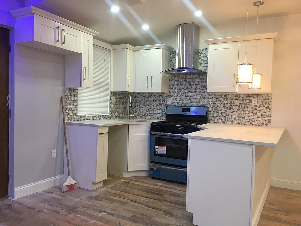 1st image of 3318A Hone Ave