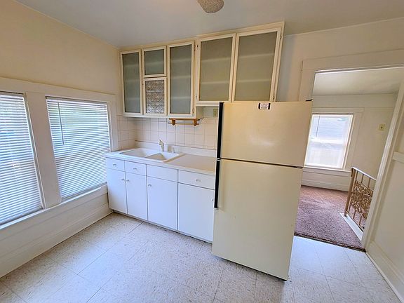4th image of 1217 1/2 E Jackson Blvd
