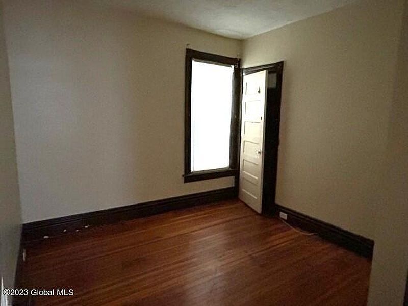 5th image of 5 Balsam Avenue