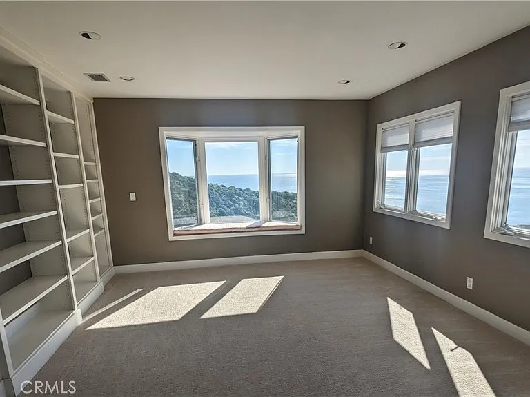 661 Nyes Pl — Photo 10
