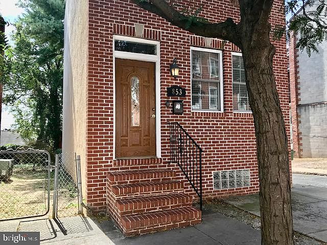 1st image of 853 W Lombard St