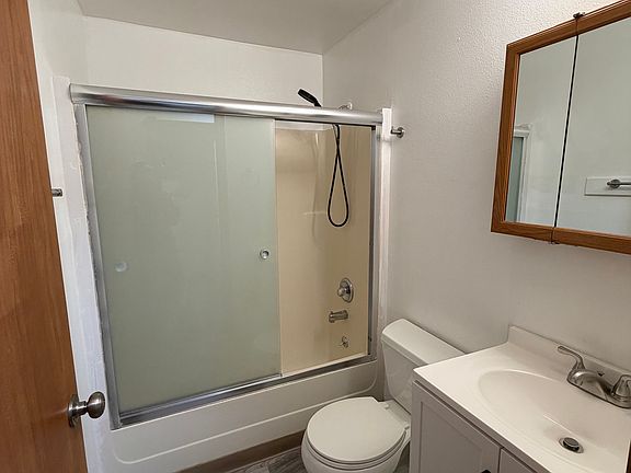 4th image of 1613 Maple Ln APT D6