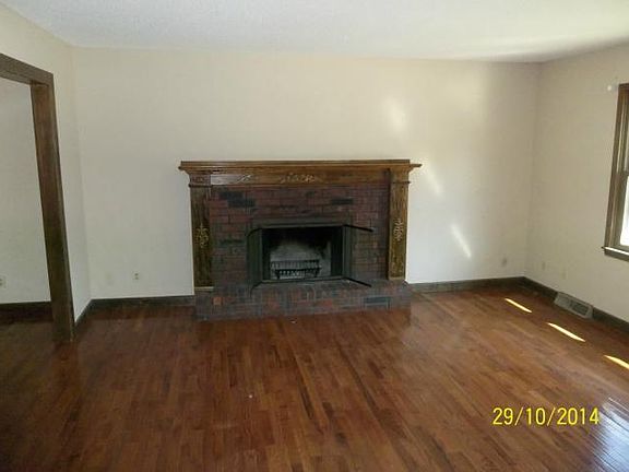 4th image of 2408 Francis Ave