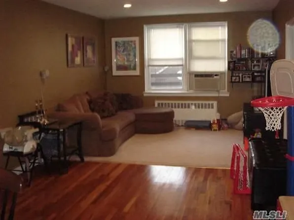 102-55 67th Dr image 1 of 4