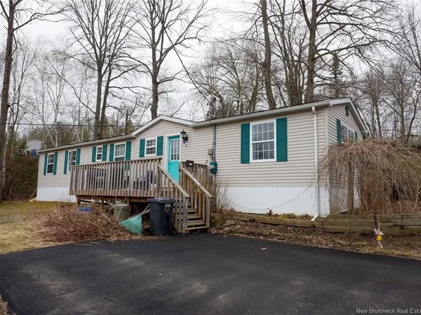 328 Governor Ln, Fredericton, NB E3B 7L1