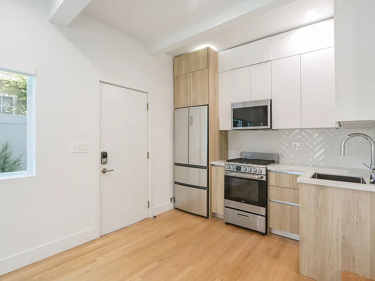 1022 Pacific St — Photo 8