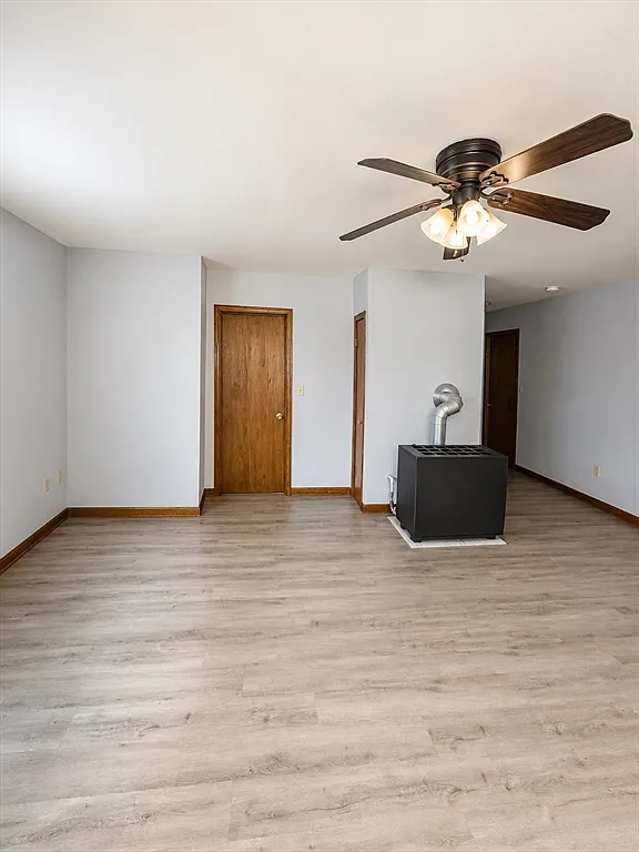 3 bed, 1.0 bath, 920 sqft, $1,600 — Photo 4