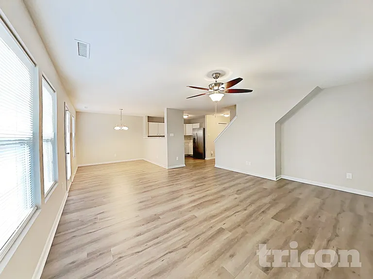 285 Aershire Ct — Photo 4