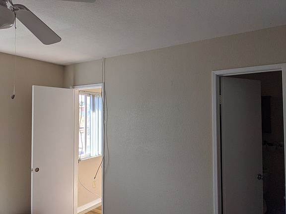 3rd image of 2925 Menlo Ave