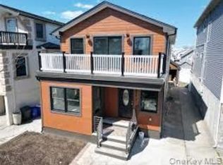 233 E Fulton St, Long Beach, NY 11561