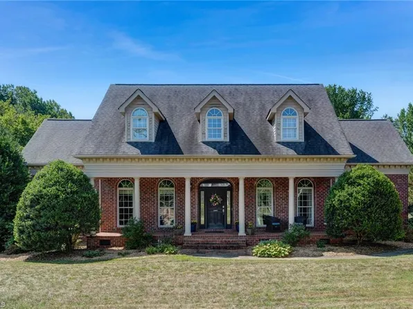 8513 Merriman Farm Rd, Oak Ridge, NC 27310