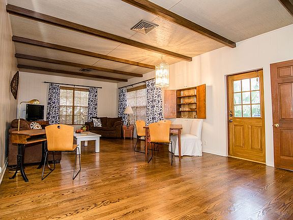 2nd image of 19 Elizabeth Ln