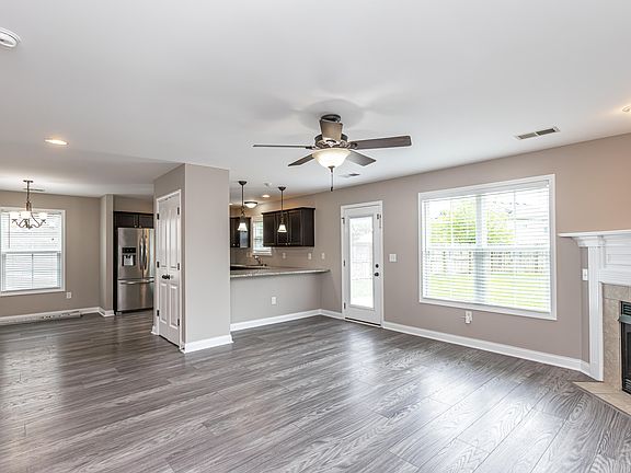 3rd image of 2056 Drummond Dr