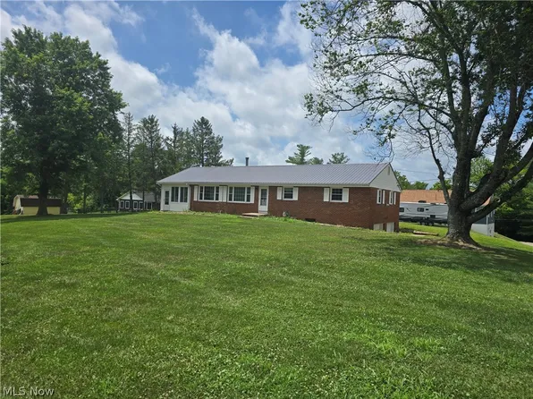 3597 N Button Dr NW, McConnelsville, OH 43756