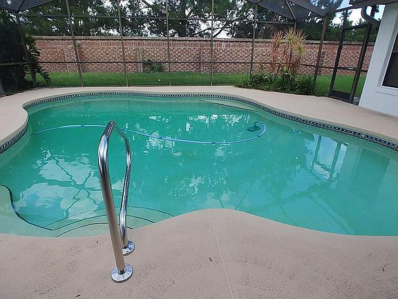 3rd image of 2907 Eagle Lake Dr