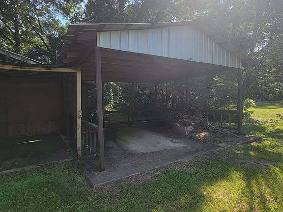 2nd image of 440 E Chickasaw St