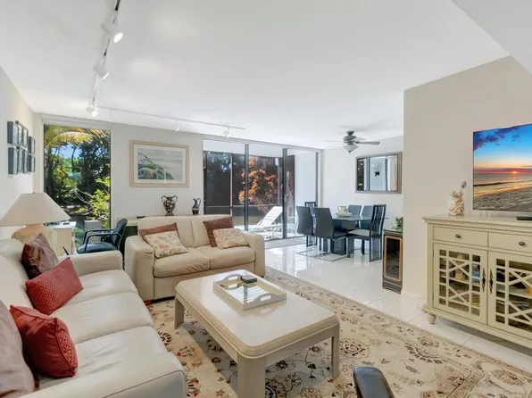 3705 Bridgewood Dr, Boca Raton, FL 33434