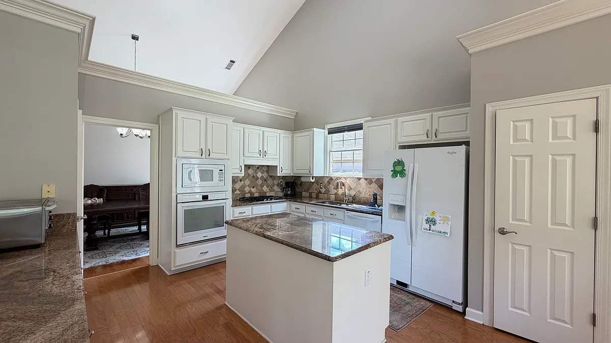 Building Photo - 815 Yearling Way