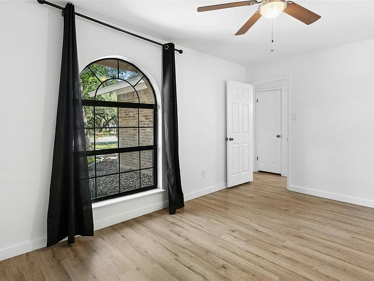 1401 Dragon Dr — Photo 18