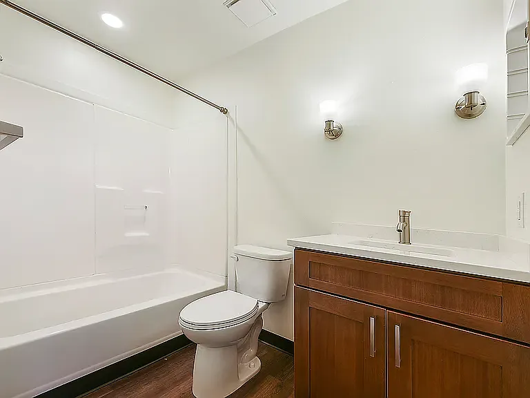 501 Maryland Ave #D — Photo 16