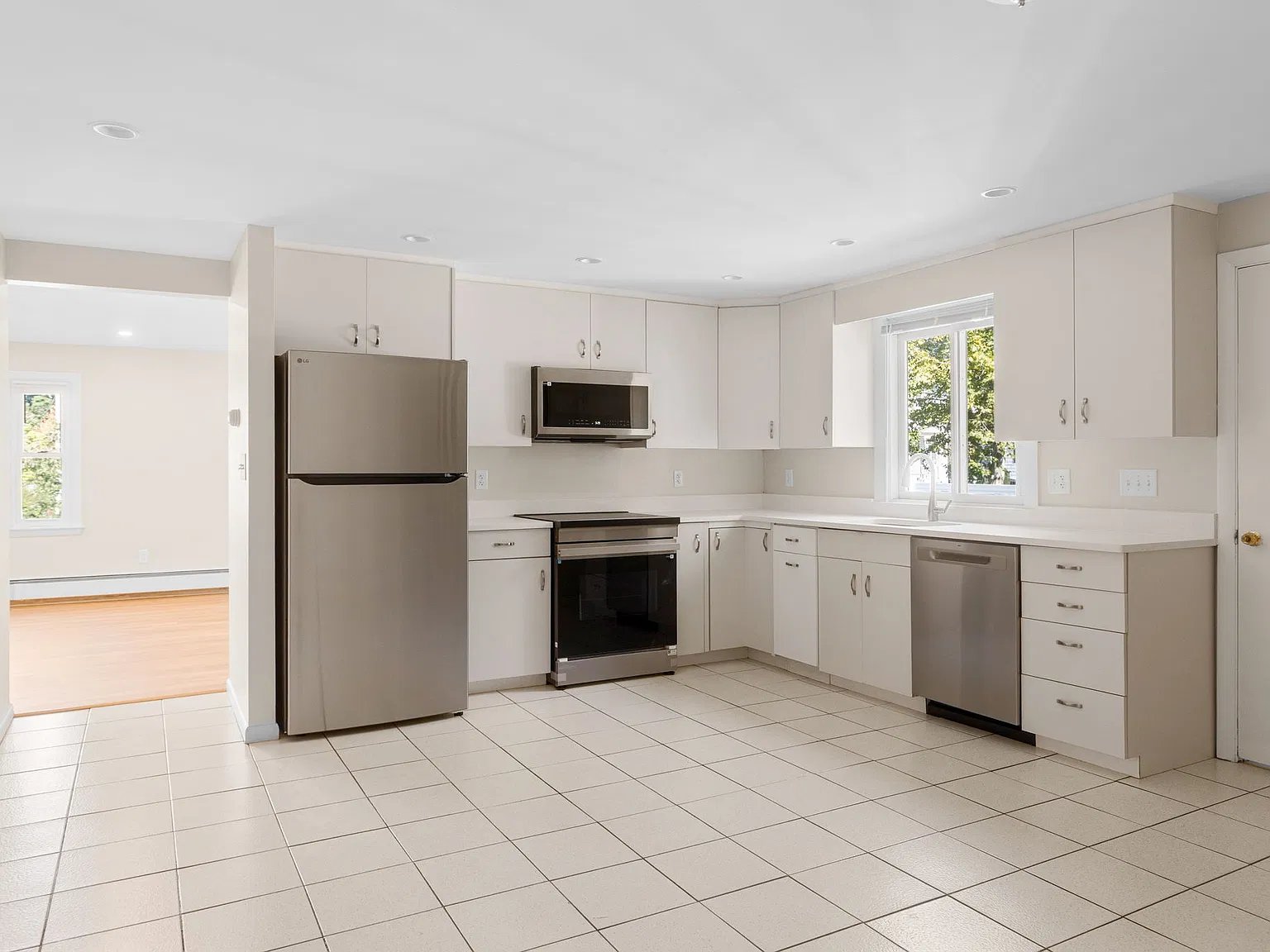 3 bed, 1964 sqft, $3,650 — Photo 2