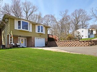 306 Elmira Trl, Hopatcong, NJ 07843